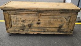 Antike Holztruhe 1782 – Ideales Upcycling-Projekt
