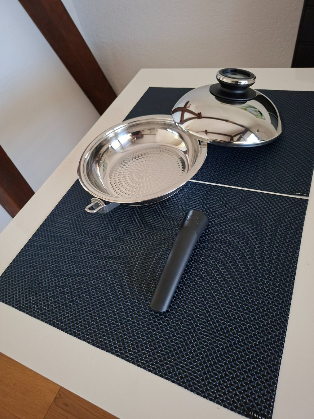Amc Pfannen: AMC HOTPAN 24CM 2.0 LITER – Neu (gemäss Beschreibung) aus Aefligen von Mbuchser 1