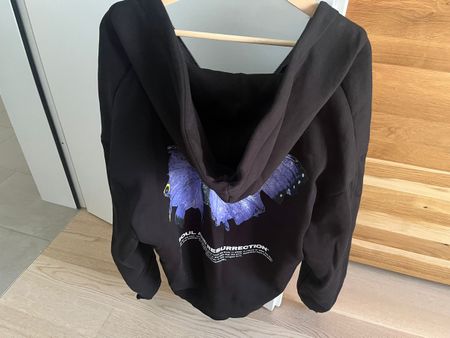 Schwarzer Kapuzenpullover mit Reissverschluss, Grösse M