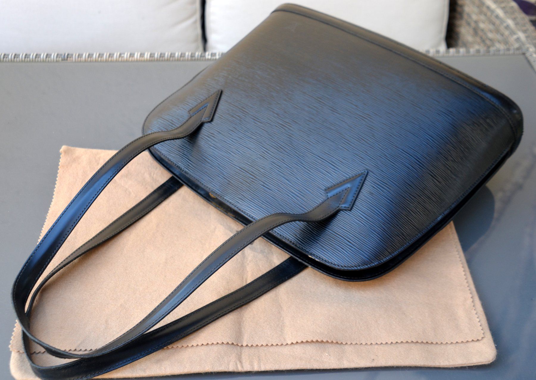 Louis Vuitton Taschen für Damen: Louis Vuitton Lussac Tasche / sac – Gebraucht aus Collonges von Auganien 3