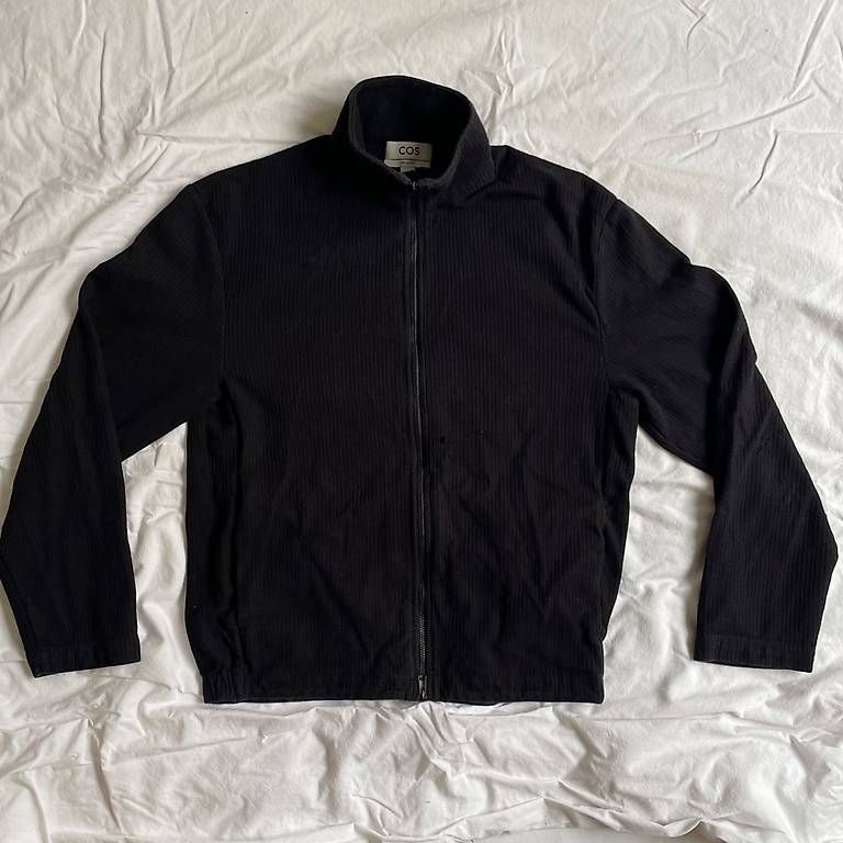 Cos Pullover & Sweatshirts: Cos Zip up schwarz – Gebraucht aus Zuchwil von hok_98 2