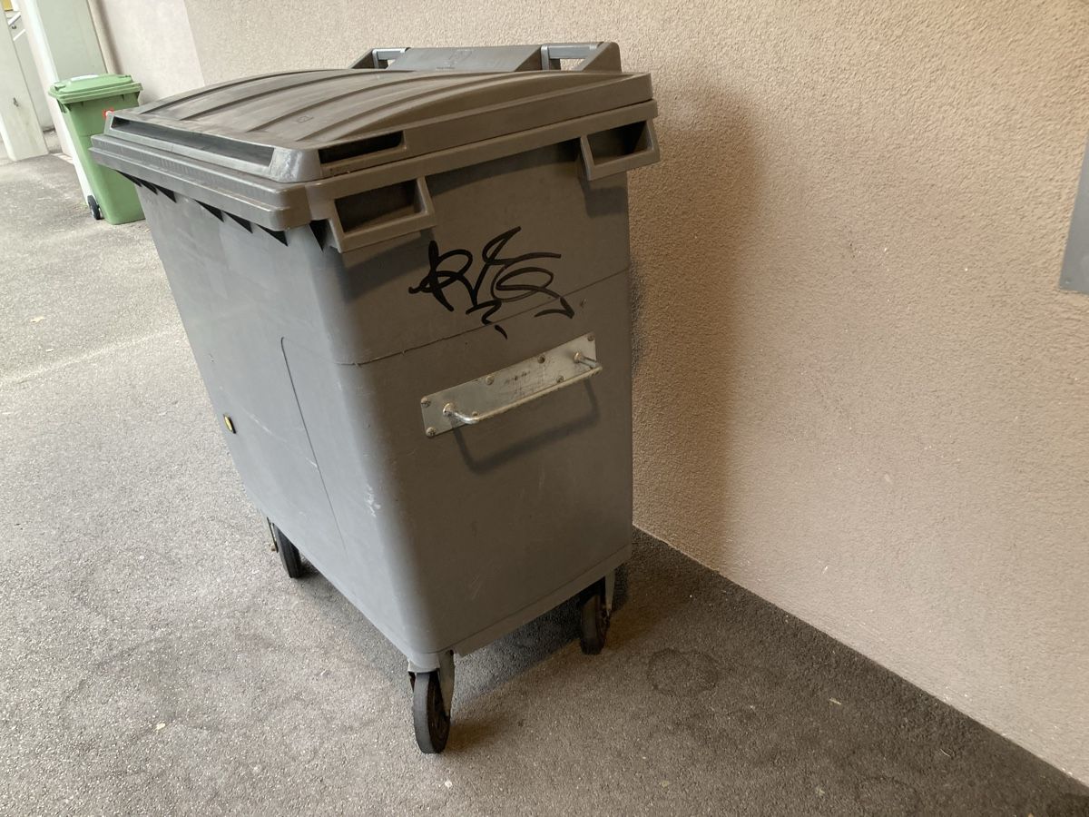 Korpus: Abfallcontainer – Gebraucht aus kloten von Goodding 3