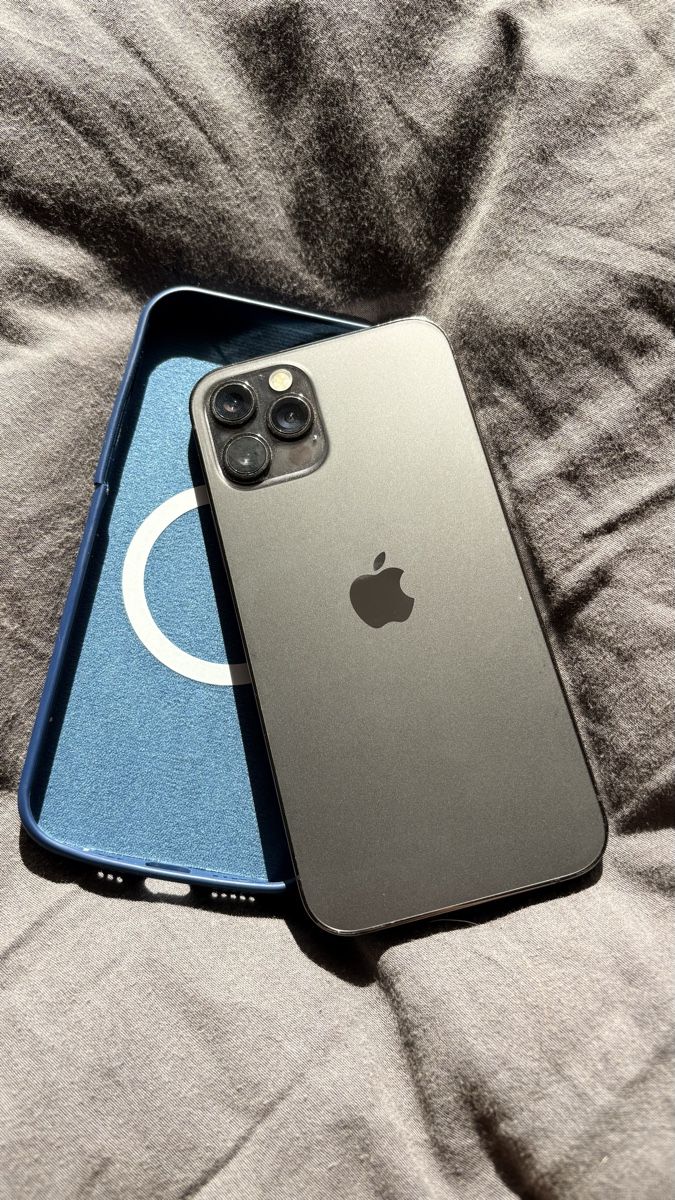 Apple Telefoni cellulari / Smartphones: Apple iPhone 12 Pro Graphit + MagSafe Hülle – Usato da Wetzikon ZH venduto da sarahlarissa03