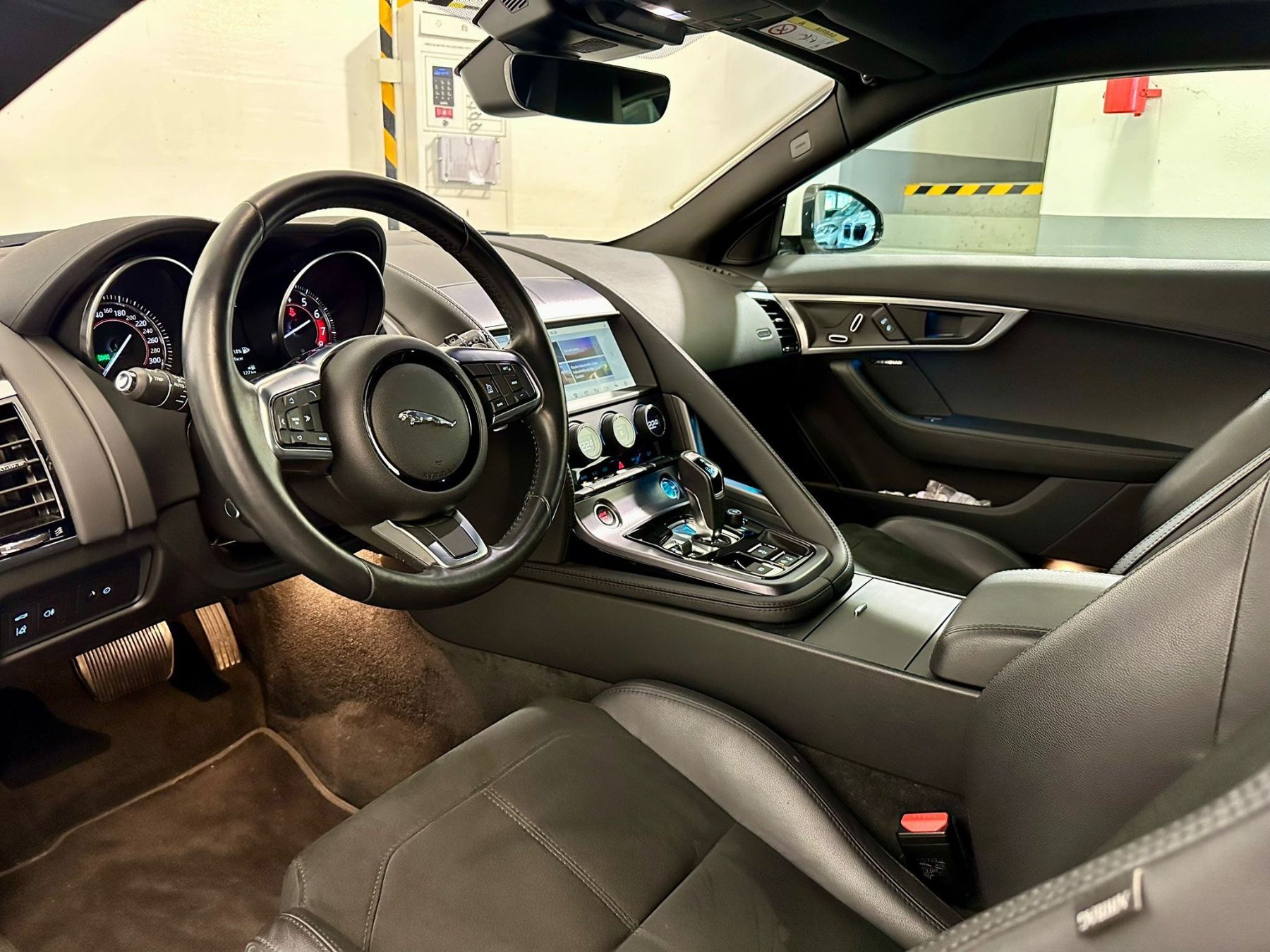 Jaguar Autos: Jaguar F-Type 2.0 P300, JG 2018 – Gebraucht aus Dielsdorf von J.B123 4