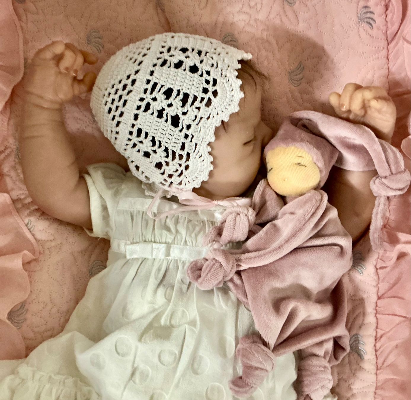 Bambole: SÜSSES ALTES BÉBÉ HÄUBCHEN HANDARBEIT – Usato da Zell LU venduto da Silvermemory