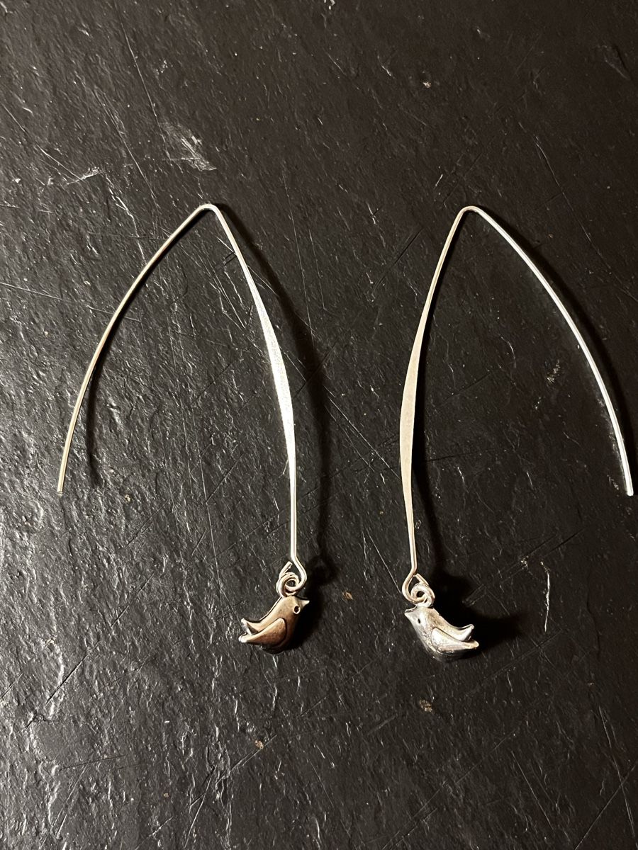 Orecchini pendenti & Orecchini a lobo: Boucles incurvées oiseaux argentés  – Nuovo (secondo la descrizione) da Genève venduto da ct_fqr8