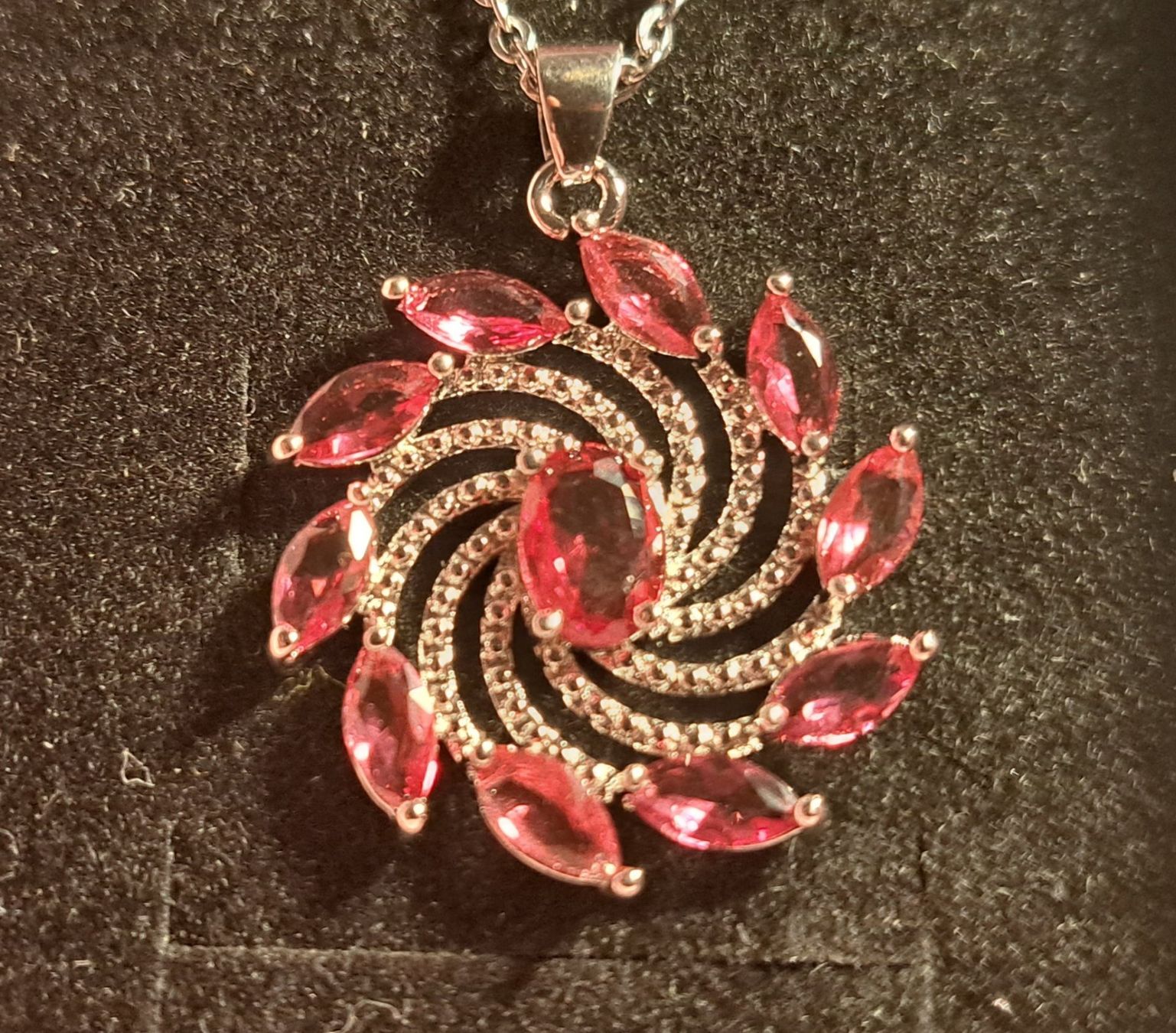 Ketten: Collier avec pendentif fleur en zircon – Neu und originalverpackt aus St-Imier von supernova21 2