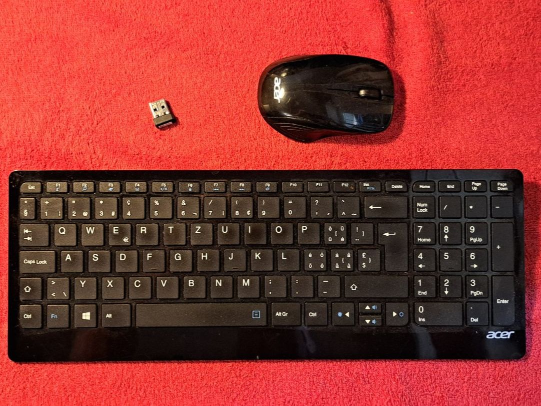 Acer Tastiere: Acer Wireless Tastatur und Maus – Usato da Mühlethal venduto da diveguitar
