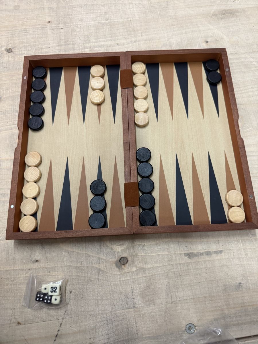 Giochi: Jeu de Backgammon pliable en bois – Complet – Usato da Wavre venduto da bra_gl96