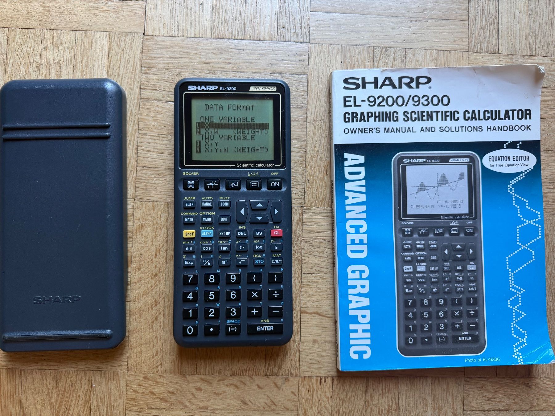 Sharp Calculatrices: Sharp EL-9300 Grafikrechner mit Anleitung – D'occasion à Adliswil par synchrot
