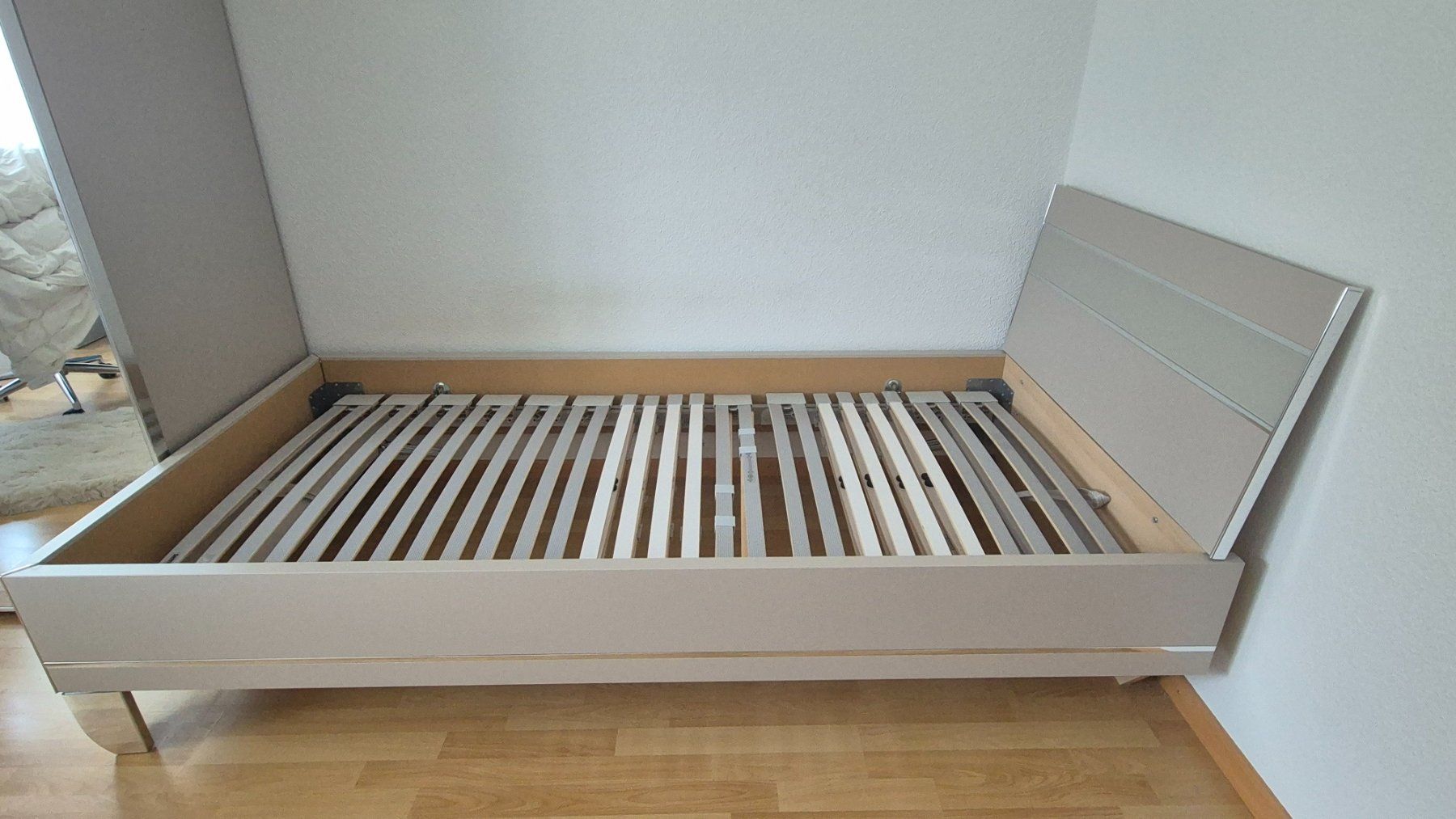 Betten: Bett – Gebraucht aus Solothurn von val_t7m6