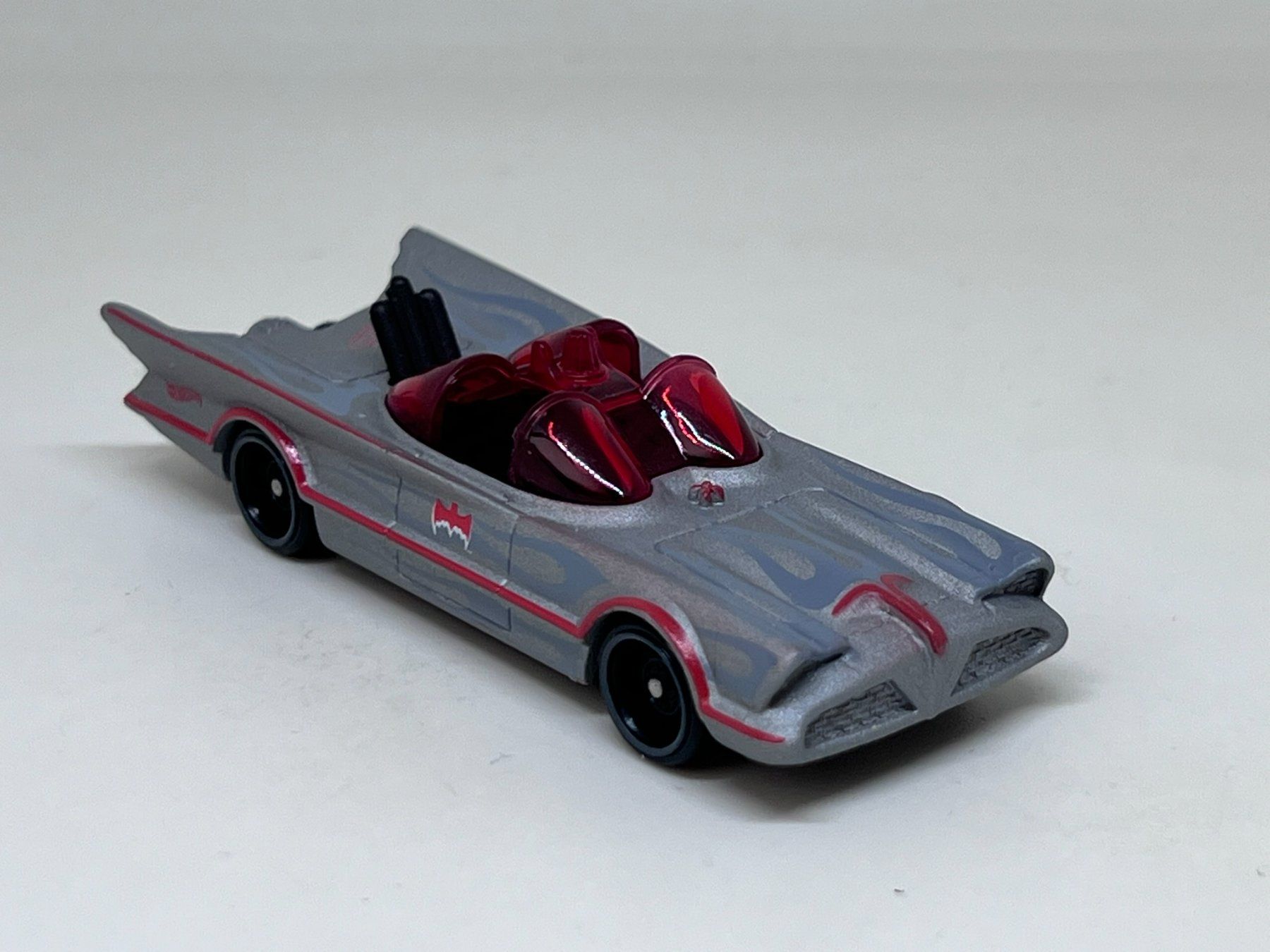 Hot Wheels Modellini d'auto: Hot Wheels TV Series Batmobile #121 – Usato da Wildegg venduto da LaaBoutique