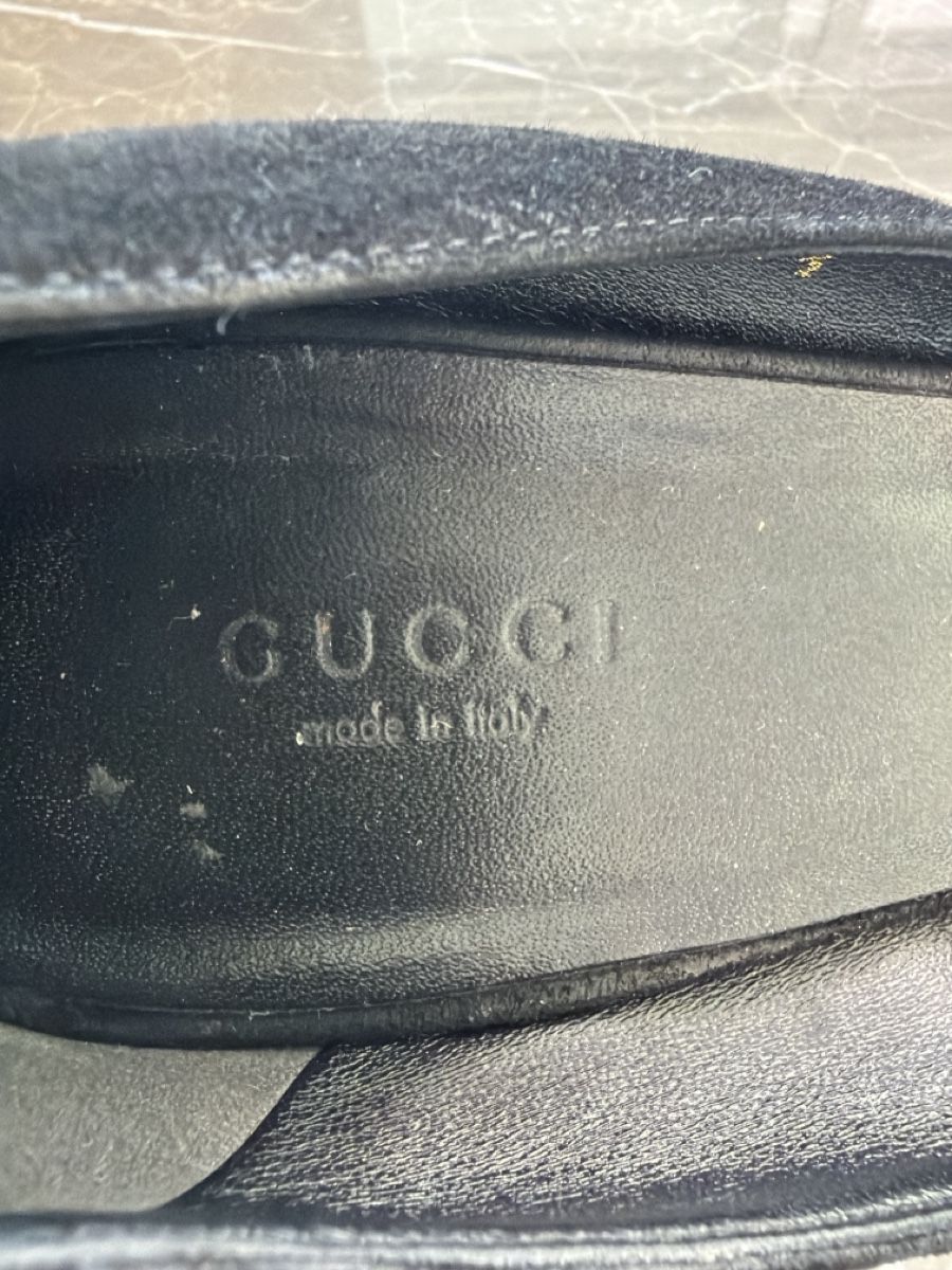 Gucci Damenschuhe: Gucci Pumps aus Wildleder, 38.5, Schwarz – Gebraucht aus Chur von kri_b5xv 1