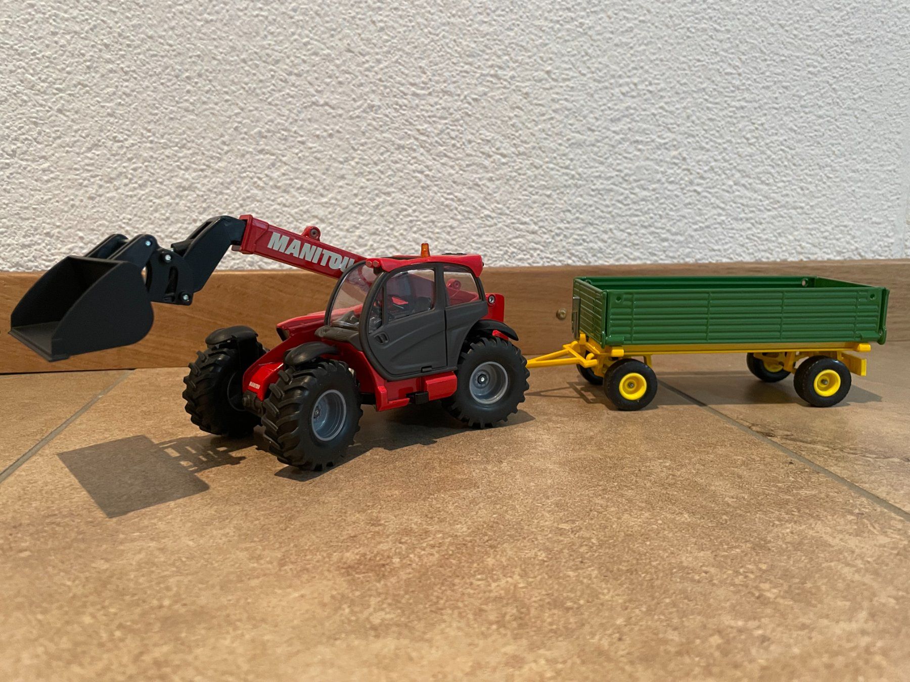 Manitou Traktoren: SIKU Manitou mit Anhänger – Neu und originalverpackt aus Kreuzlingen von Stefan1150