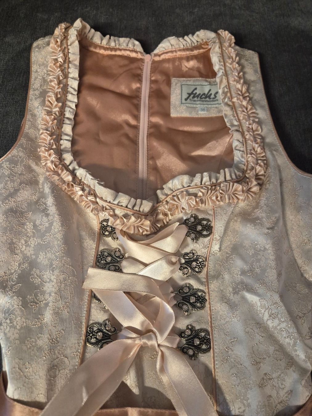 Lotti di vestiti: Oktoberfest Set: Dirndl + 2 Strickjacken, Grösse 38/M – Usato da Glattfelden venduto da Jenoptik 6