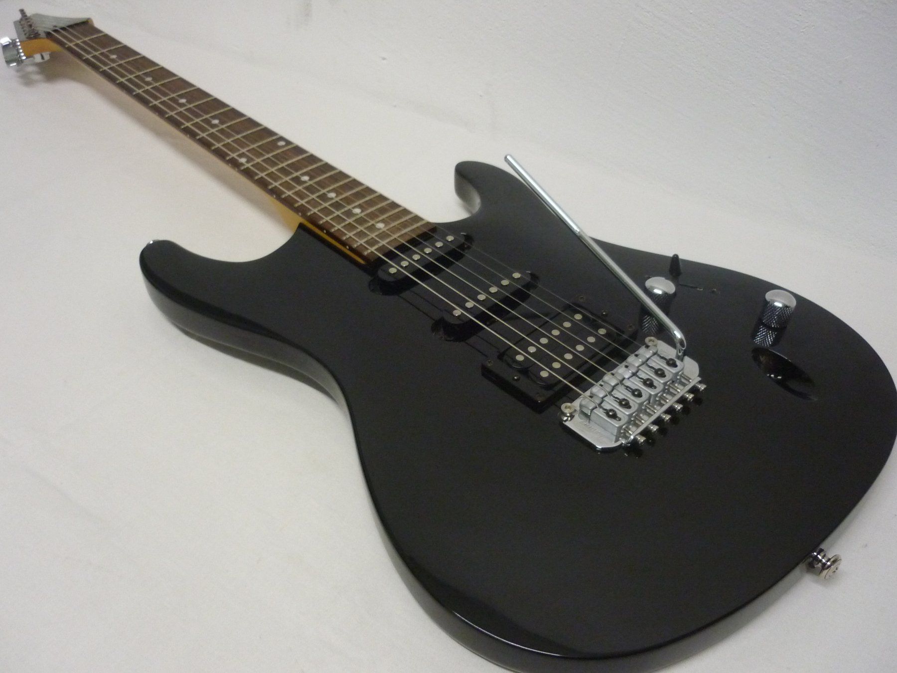 Ibanez Strumenti musicali: Ibanez E-Gitarre mit Bag – Usato da Maienfeld venduto da John13 4