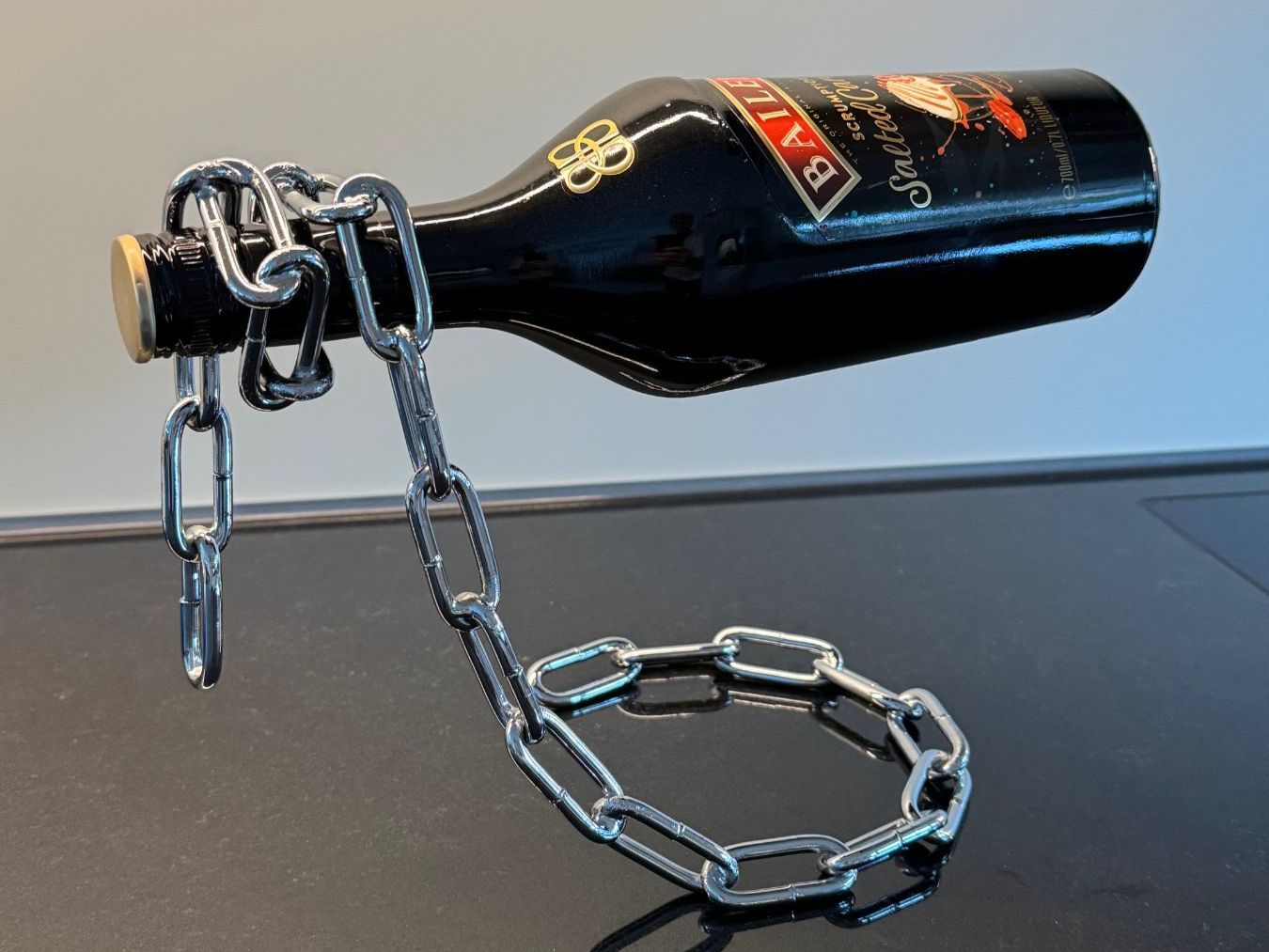 Portabottiglie: Magischer Weinflaschenhalter Kette – Usato da Embrach venduto da Rondamaro 1
