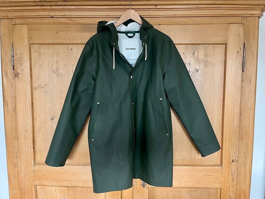 Stutterheim Jacken: Stutterheim Regenjacke / Regenmantel Grösse S in Dunkelgrün – Gebraucht aus St.Gallen von Rini2011 2