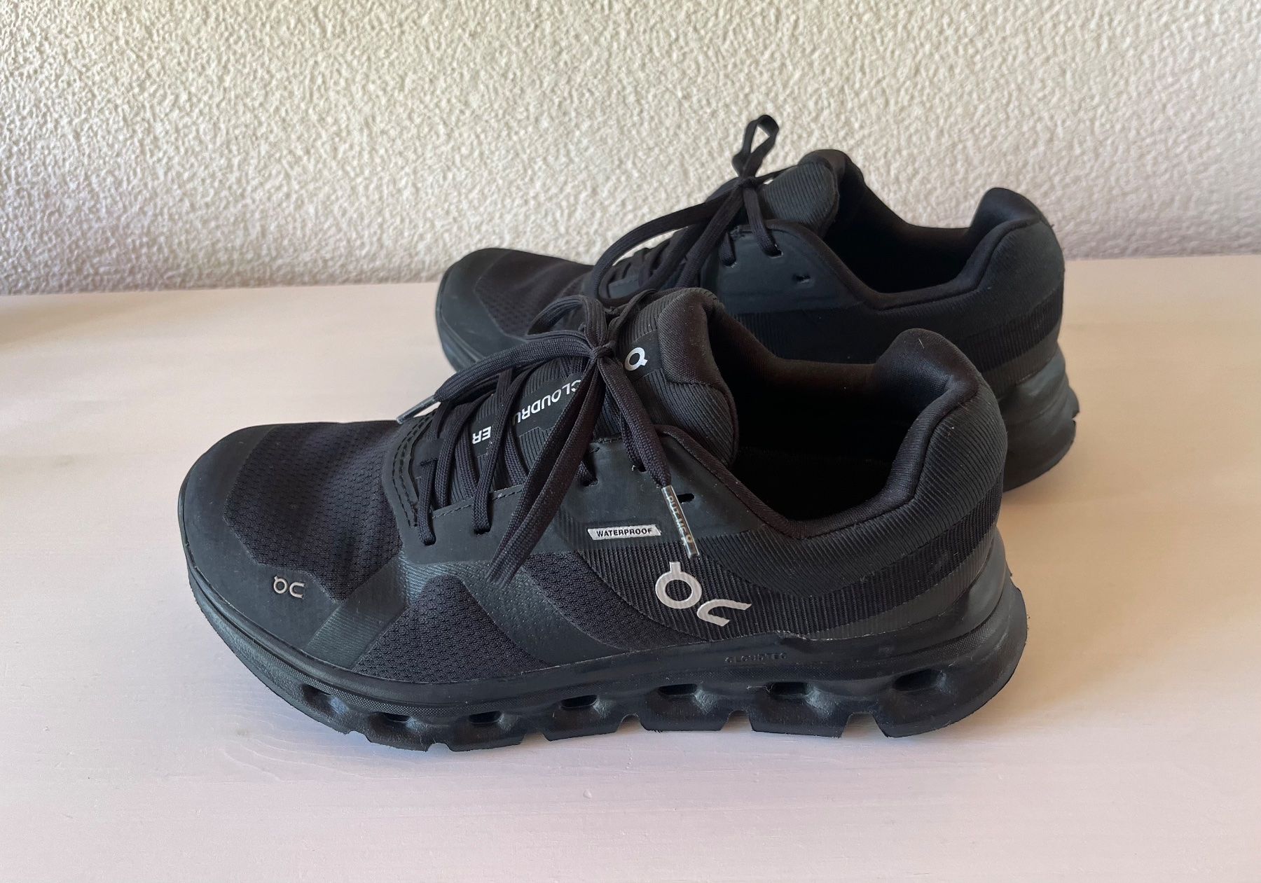 On Scarpe da donna: ON° Cloudrunner waterproof Schuhe Grösse 38,5 – Usato da Bonstetten venduto da Sinilu 1