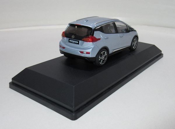Opel Modellini d'auto: Opel Ampera e B seit 2017 silber met. / schwarz   1:43 – Nuovo e nell'imballaggio originale da Gerlafingen venduto da espero88 5