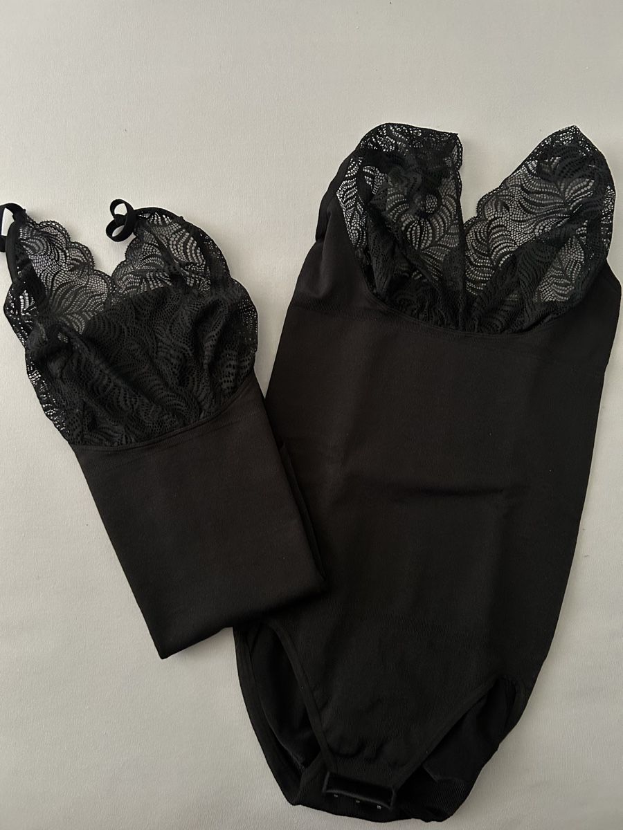 Altra biancheria intima: Body mit Spitze schwarz Grösse M neu – Nuovo (secondo la descrizione) da Güttingen venduto da Hunzer