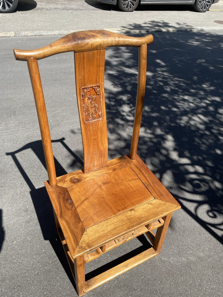 Sedie: Chaise traditionnelle chinoise en orme à dossier en joug – Usato da Biel/Bienne venduto da Galaq