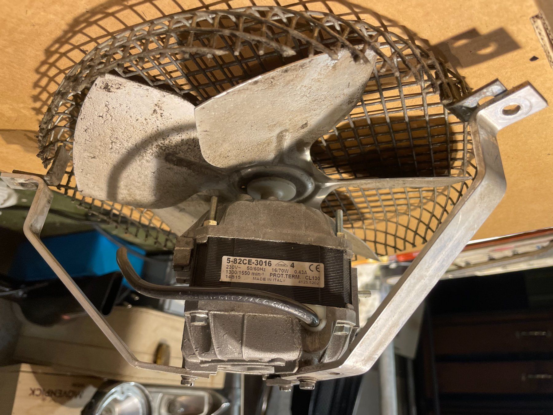 Ventilatoren: EMI Lüftermotor mit Kabel und Gitter – Gebraucht aus Glarus von adiweb007 1