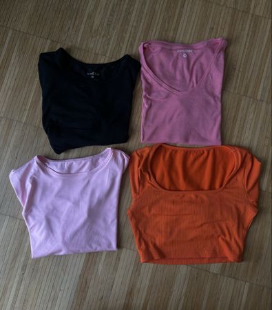 4 Stücke T-shirts