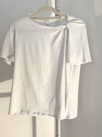 Lululemon Asymmetrical Twist Top – White
