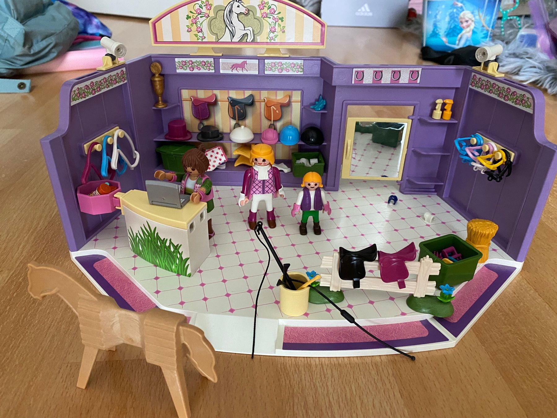 Playmobil Spielzeuge: Playmobil Reitsportgeschäft – Gebraucht aus Ostermundigen von Jehop 1