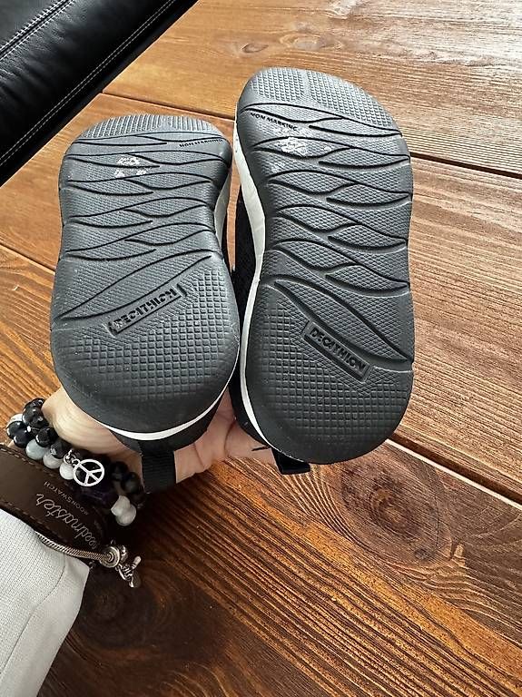 Scarpe per ragazzi: Dechatlon Schuhen Gr. 25 – Usato da Berikon venduto da Naepli20 1