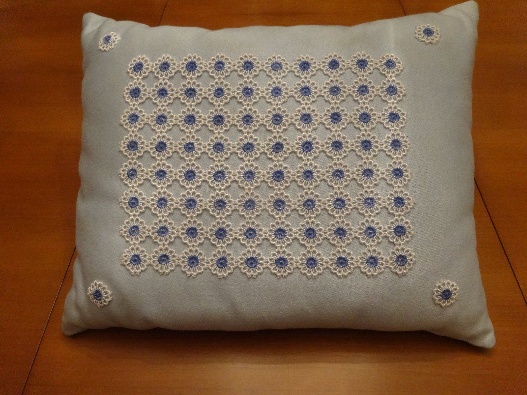 Cuscini: Coussin décoratif - Pièce unique – Nuovo e nell'imballaggio originale da Biel/Bienne venduto da milamila02