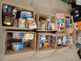 Kiste voller Bücher mindestens 40 Stück