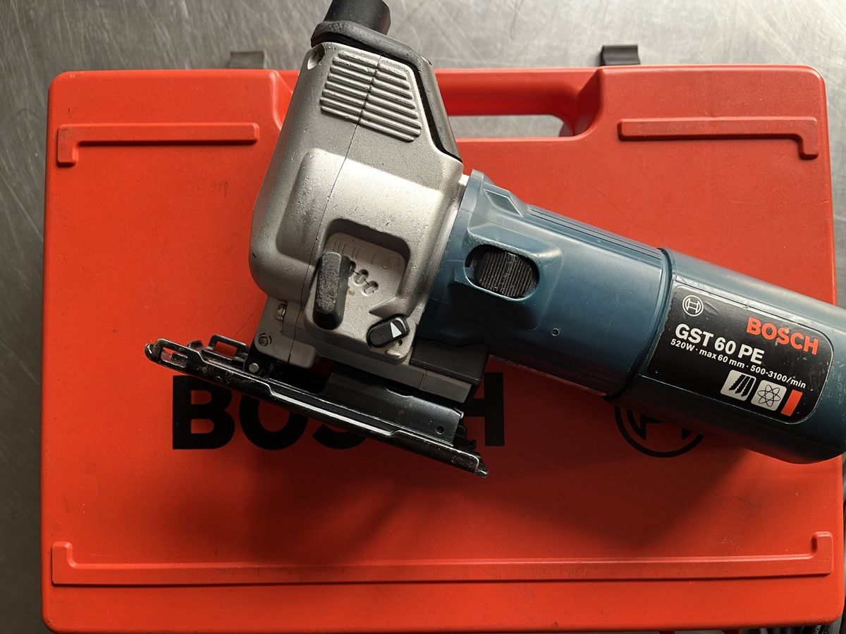 Bosch Scies: Bosch Stichsäge mit Koffer – Défectueux à Altstätten SG par rebull