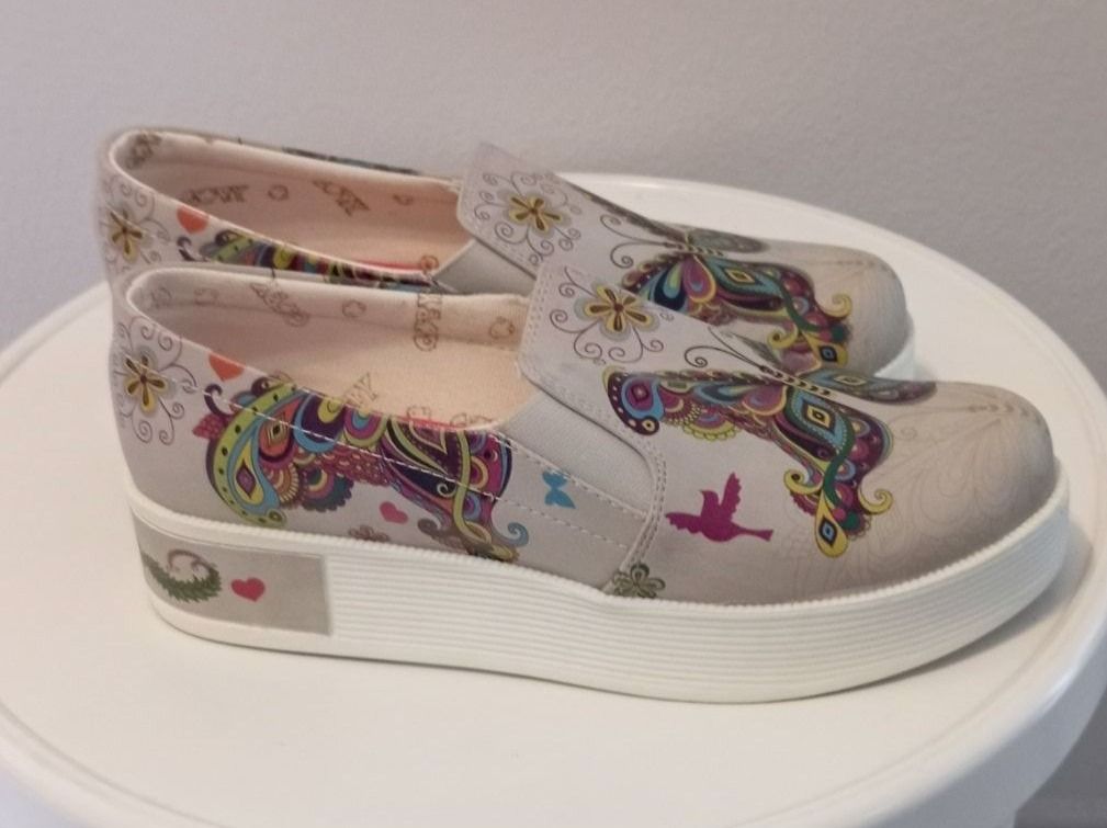 Scarpe da donna: Beige Schuhe – Usato da Brione Verzasca venduto da pulci22