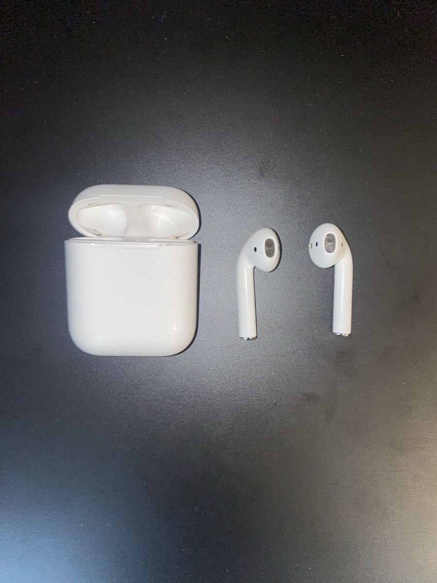Apple Kopfhörer: Apple AirPods mit Ladecase  – Defekt aus Buonas von vonRich
