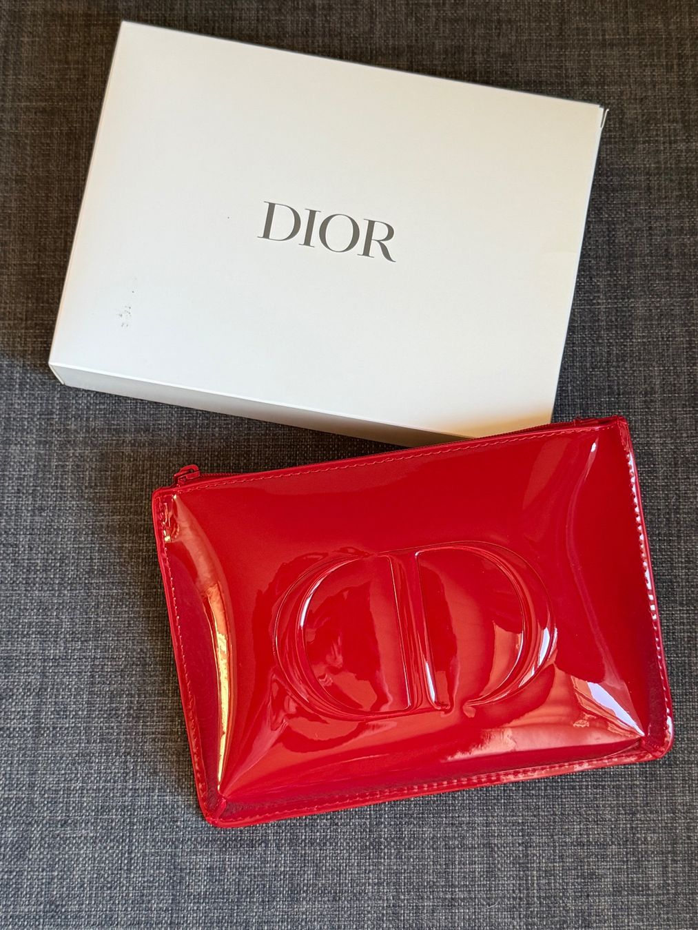 Dior Kosmetikkoffer: Dior Red Pouch – Neu und originalverpackt aus Luzern von sas_r89l