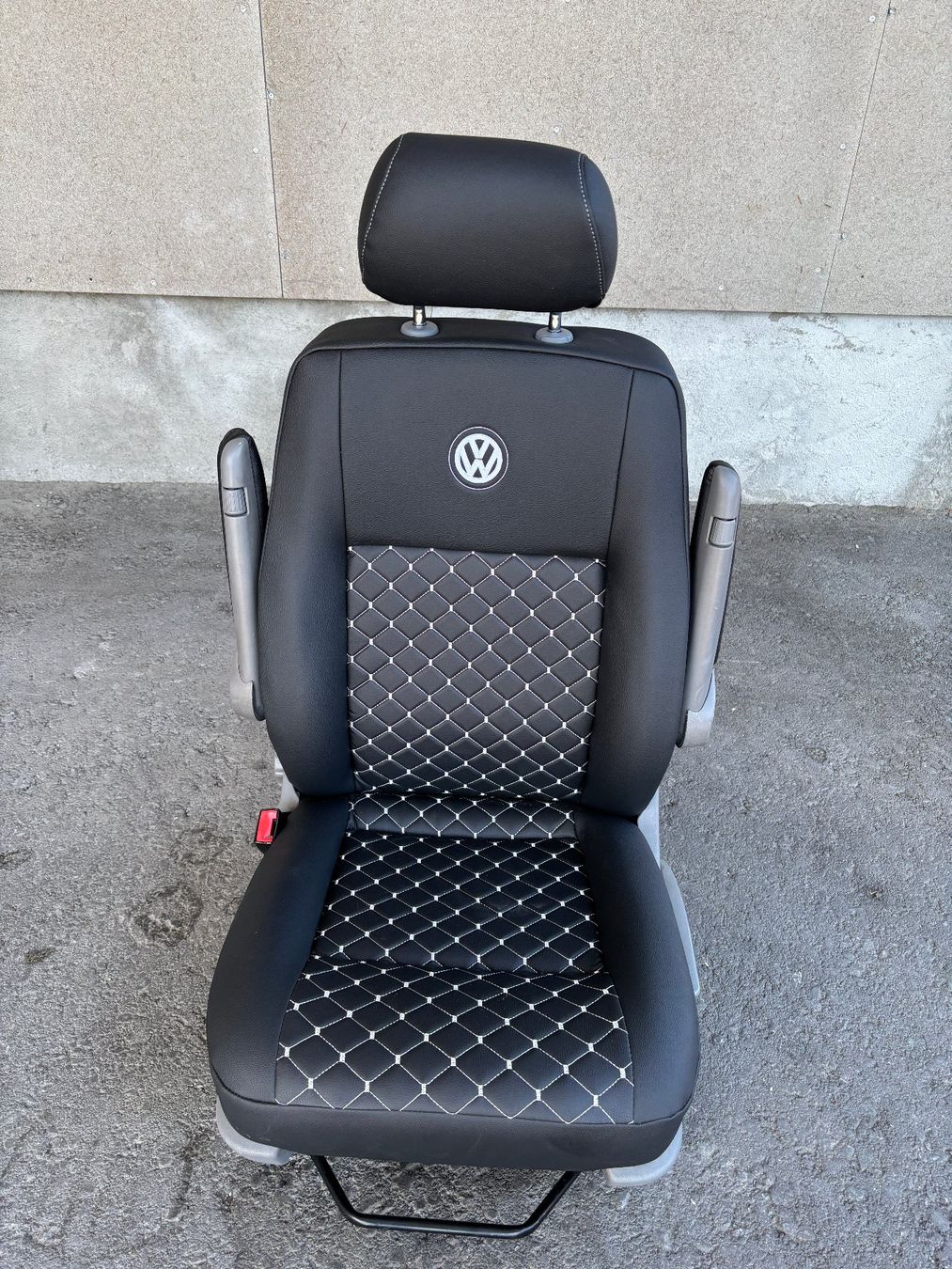 VW Tutti pezzi di ricambio auto: VW T5 Fahrersitz – Usato da Gams venduto da mir_n5kk 2