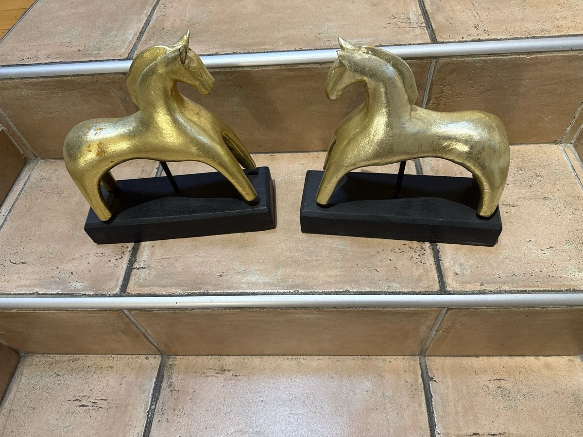 Sculture & Statue: Pferde Figuren – Usato da Horriwil venduto da Carrera68