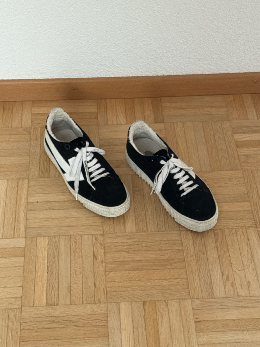Off-White Damenschuhe: Off-White Sneaker – Gebraucht aus Weinfelden von chr_kg5m