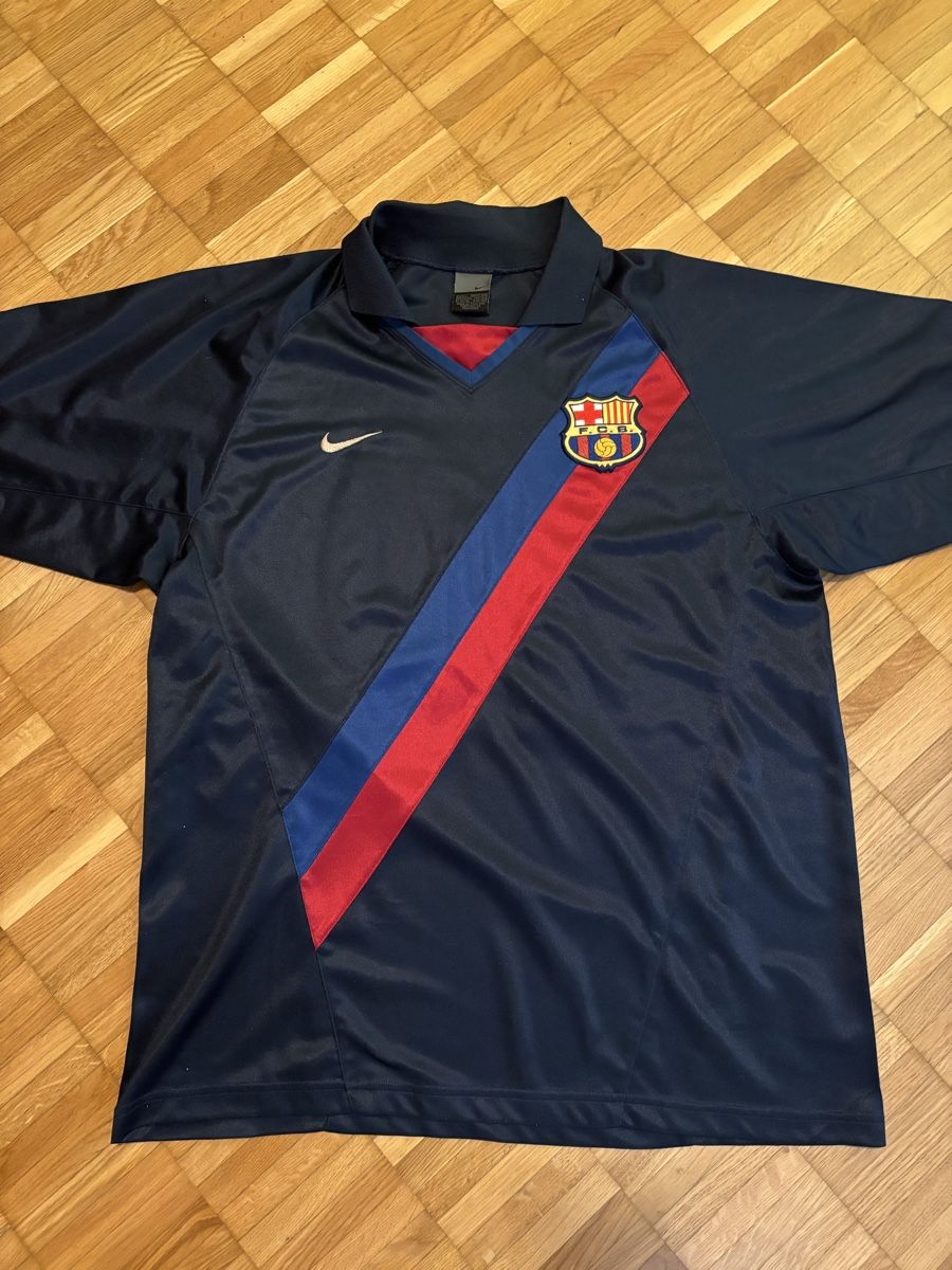 Nike Canottiere & Pantaloni: FC Barcelona Trikot Ronaldinho – Usato da Zürich venduto da ChampShirts 1