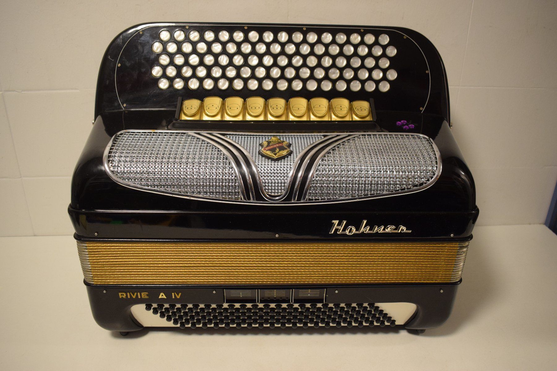 Musikinstrumente: Akkordeon chromatisch Hohner Riviera IV – Gebraucht aus Zürich von baumusik