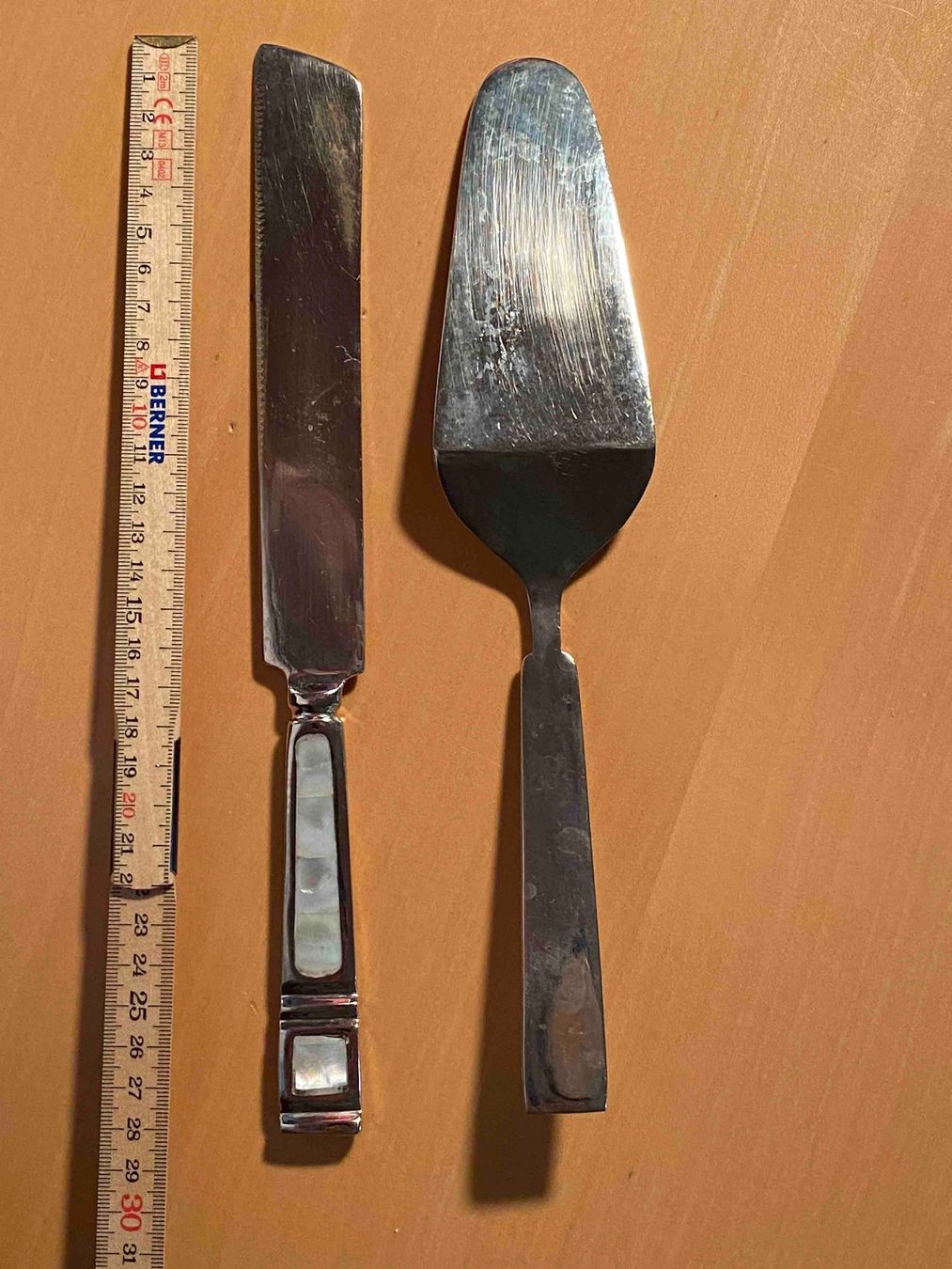 Set di posate: Kuchenmesser und Kuchenschaufel mit Perlmuttgriffen – Usato da Maur venduto da privat101 3