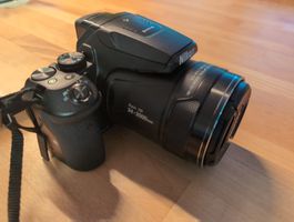 Nikon Coolpix P900 Digitalkamera mit Etui