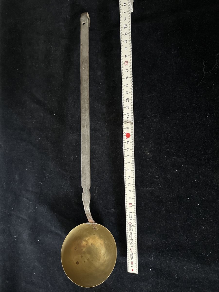 Elettrodomestici da cucina: Antike Schöpfkelle, Messing, mit langem Stiel, 40 cm – Usato da Zürich venduto da Chaeffeler 2