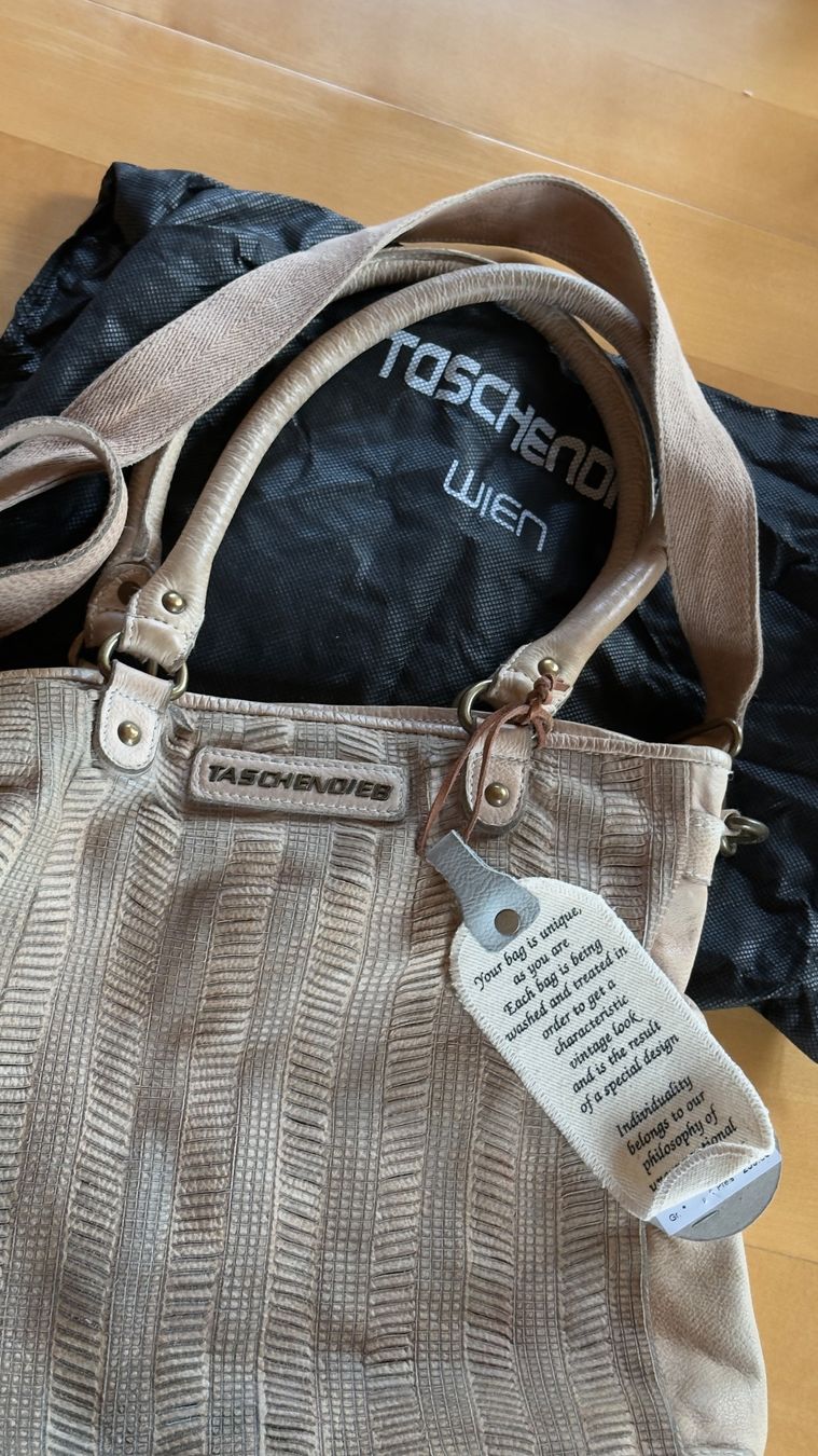 Borse da donna: Taschendieb Ledertasche 32x32cm – Usato da Wattwil venduto da Pathologie