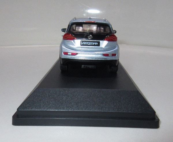 Opel Modellini d'auto: Opel Ampera e B seit 2017 silber met. / schwarz   1:43 – Nuovo e nell'imballaggio originale da Gerlafingen venduto da espero88 7