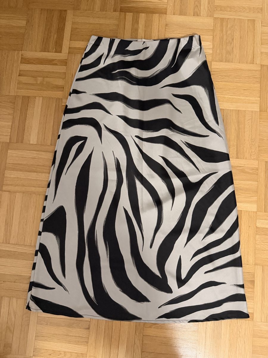 Jupes:  Zebra Muster Grösse XS neu – Neuf (Voir description) à Dietikon par nnelzv7