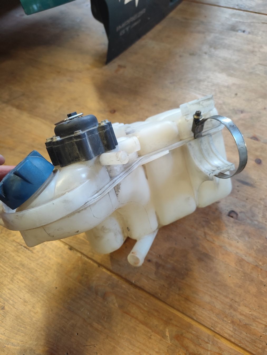 Porsche Tutti pezzi di ricambio auto: vase expansion 996 – Usato da Chamoson venduto da rom_8rkp 1
