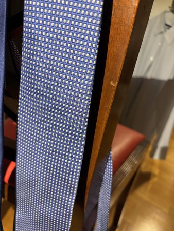 Krawatte blau mit weissem Muster